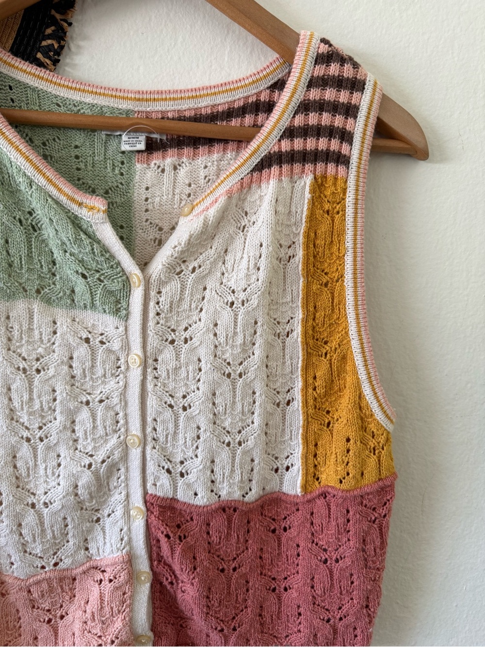 American Eagle Crochet Patchwork Button Up Sweater Vest Size Medium - Picture 13 of 16